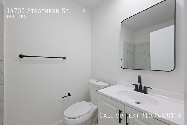 Foto del edificio - 14700 Strathern St