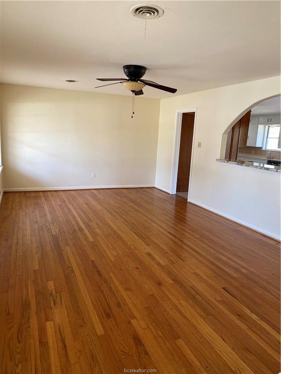 Building Photo - 2405 Wayside Dr