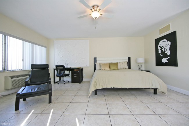 Foto del edificio - 9181 W Bay Harbor Dr