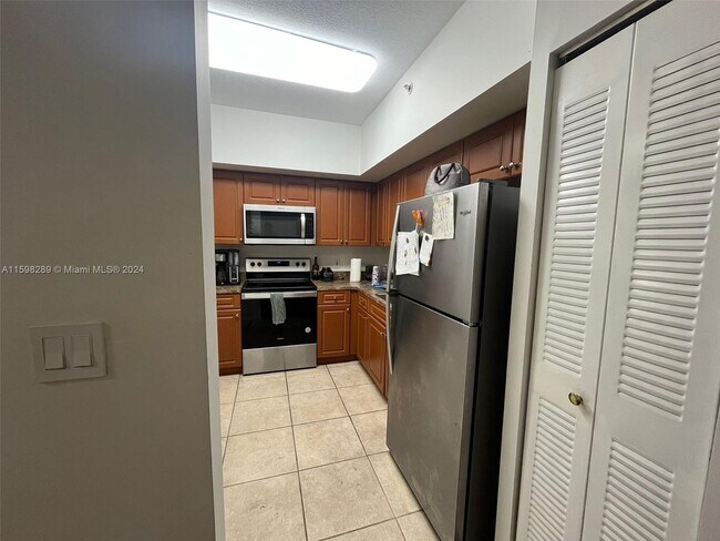 Building Photo - 115 SW 42nd Ave