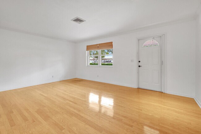 Building Photo - 368 Beacon St