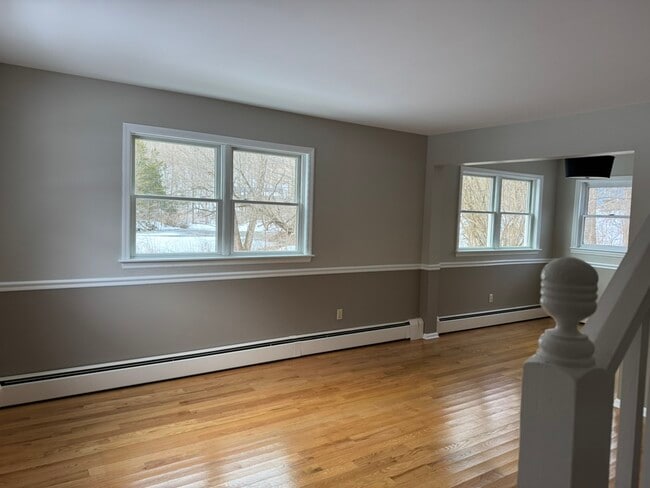 Sunny open living room - 75 Fostertown Rd