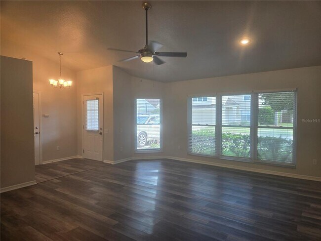 Building Photo - 901 Beresford Way