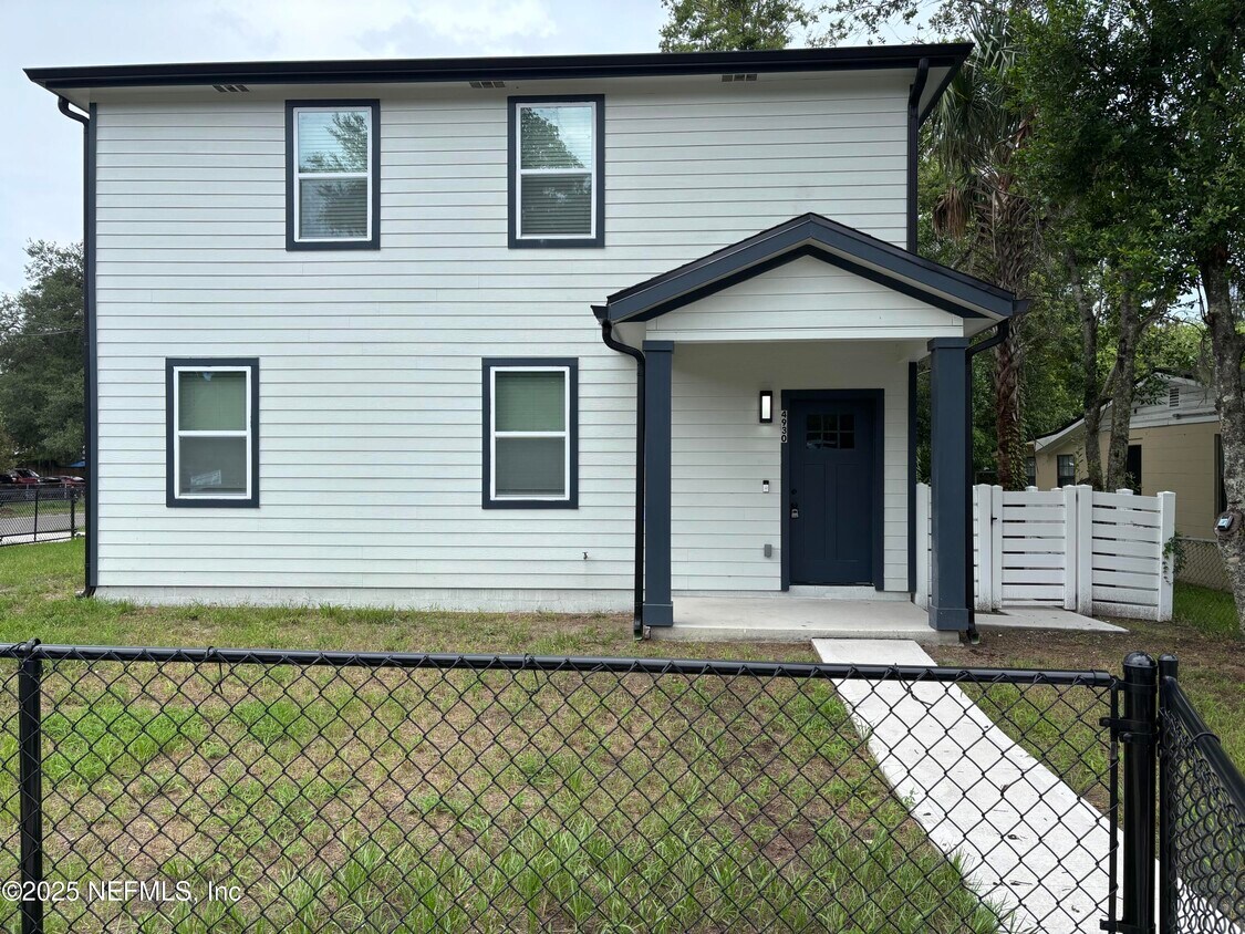Foto principal - 4930 Old Middleburg Rd N