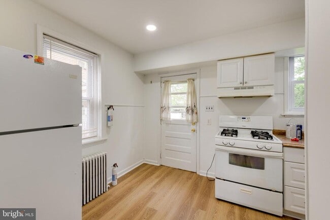 Building Photo - 429 Manor Ave