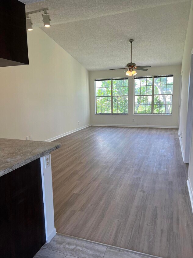Foto principal - 6300 La Costa Dr