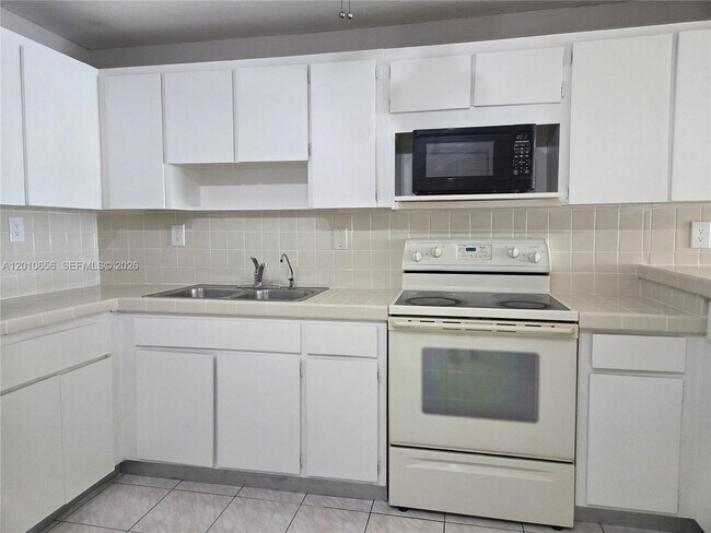 Foto del edificio - 4670 W 13th Ln