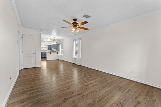 Building Photo - 842 E 29th St