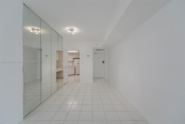 Foto del edificio - 801 Brickell Bay Dr