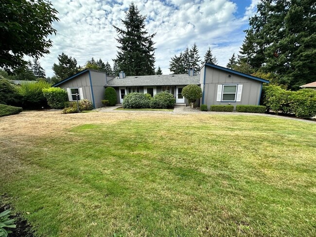 Building Photo - Beautiful well Maintained Duplex for rent