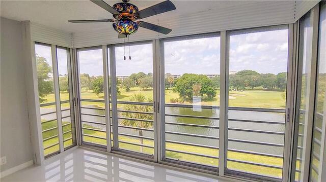 Foto del edificio - 555 Oaks Ln