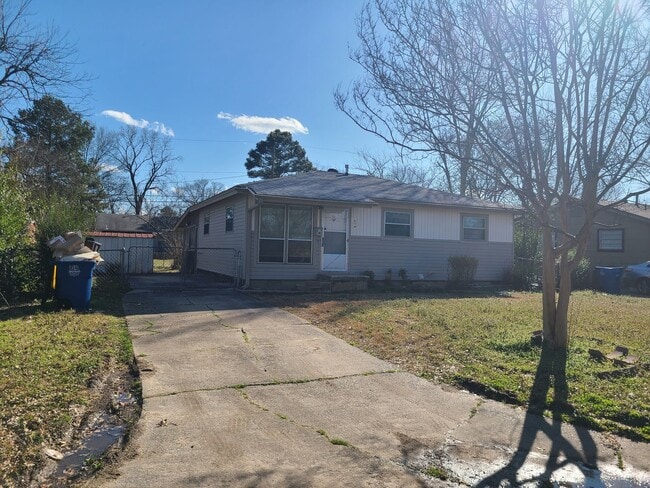 Building Photo - 604 Ellen Dr