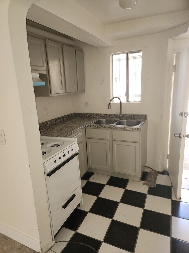 Foto del edificio - 2039 Cedar Ave
