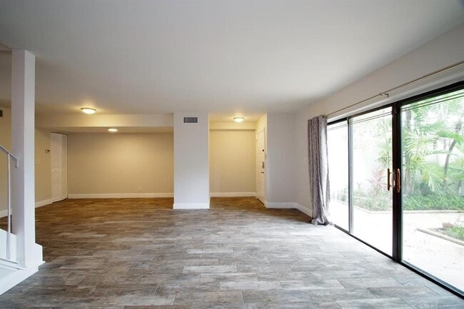 Foto del edificio - 3010 Willow Ln