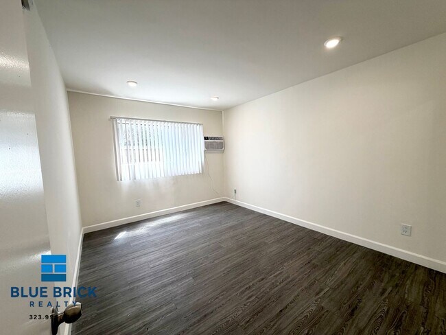 Building Photo - 5130 Yarmouth-23