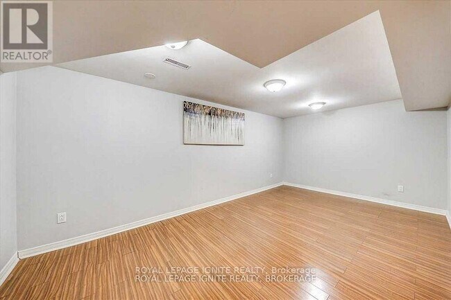 Building Photo - 32 Lansbury Dr