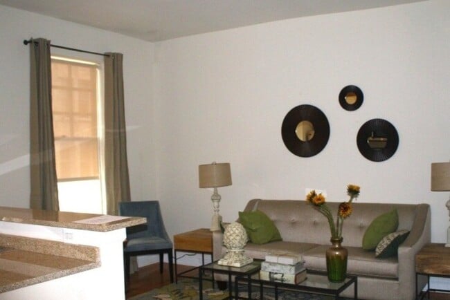 Salon / Living Room - 1334 Walnut St