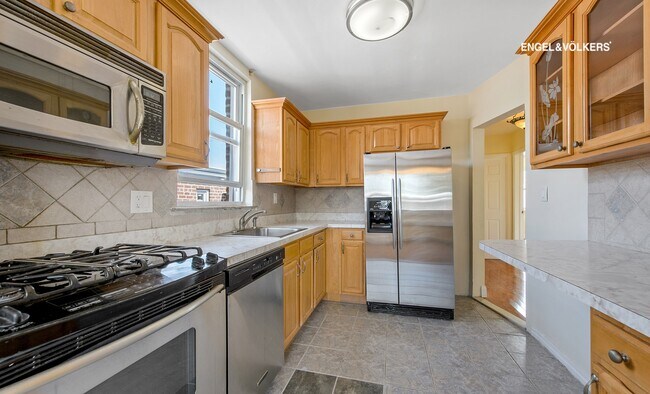 Building Photo - 22-45-45 93rd St