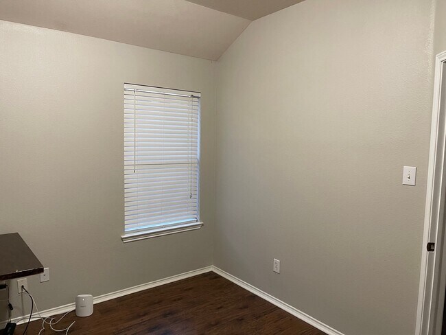 Foto del edificio - 4104 Summerhill Ln