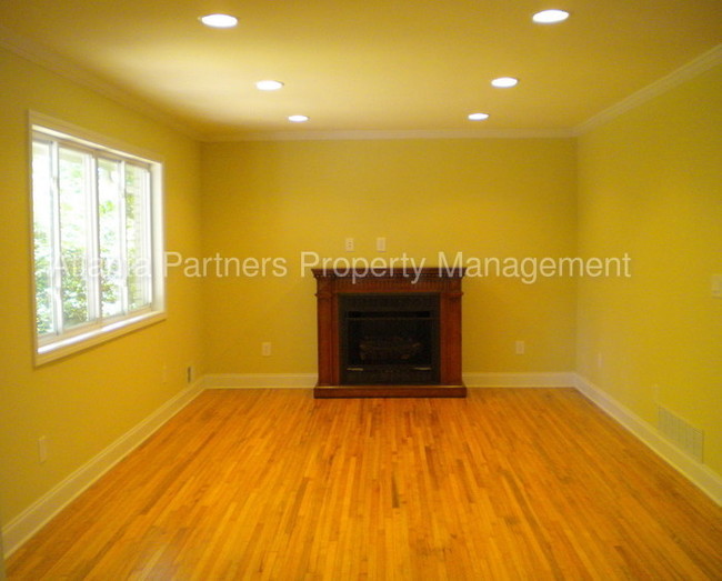 Building Photo - 4767 Lavista Rd