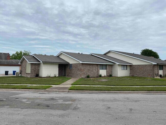 Foto del edificio - 6614 Long Meadow Dr