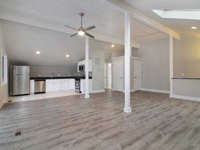 Building Photo - 812 N Sleight St