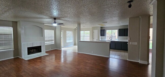 Building Photo - Spacious 2-story on a Quiet Cul-de-Sac