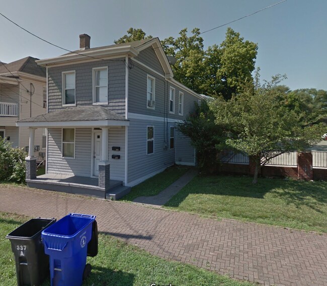 Building Photo - 337 Village St