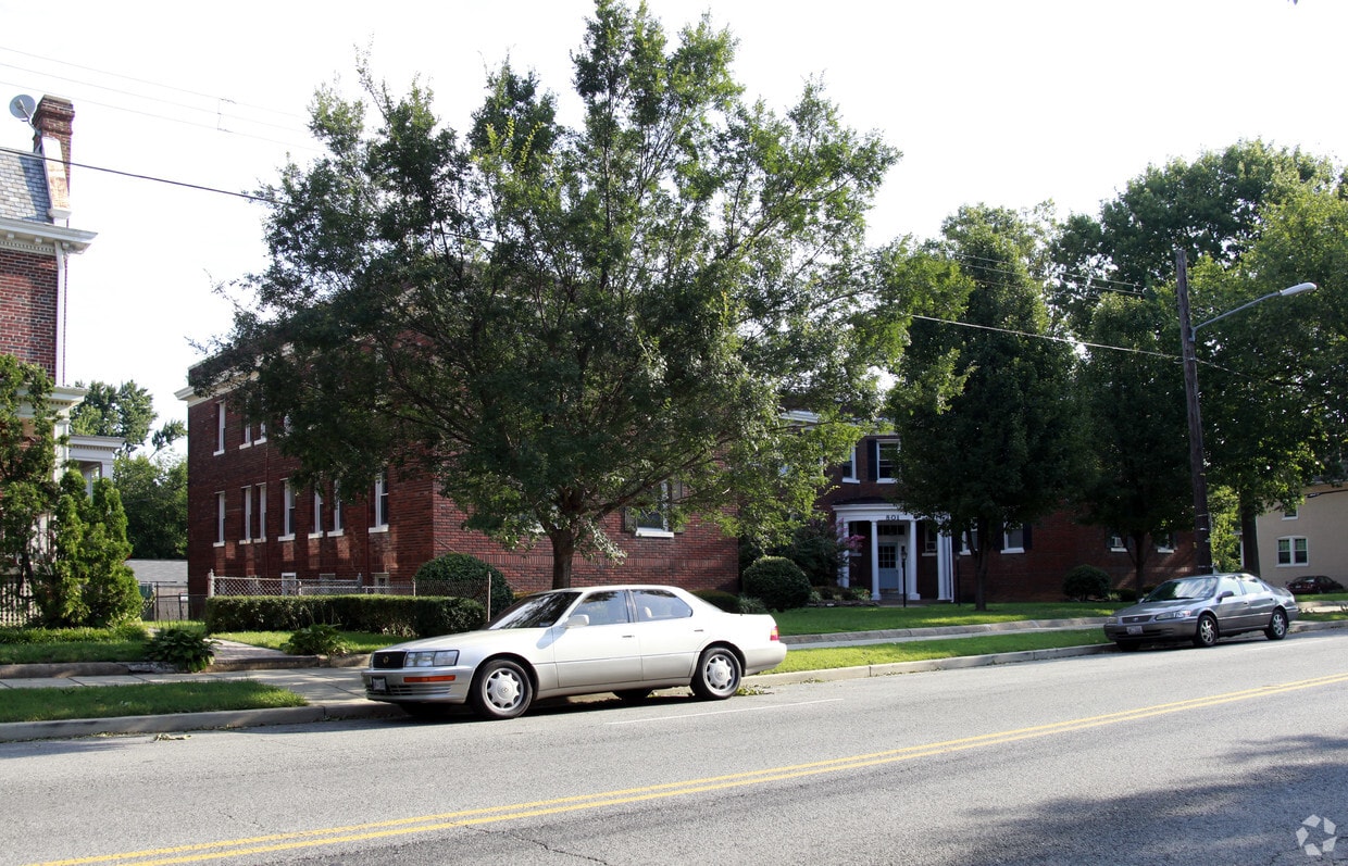 Primary Photo - 801 Butternut St NW