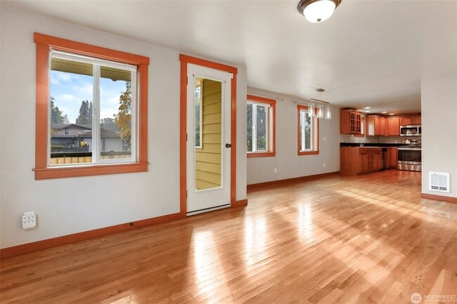 Building Photo - 3Bd/2.5Ba Seattle Townhome