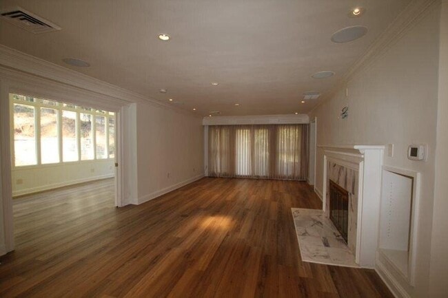 Foto del edificio - 4104 N Ivy Rd NE