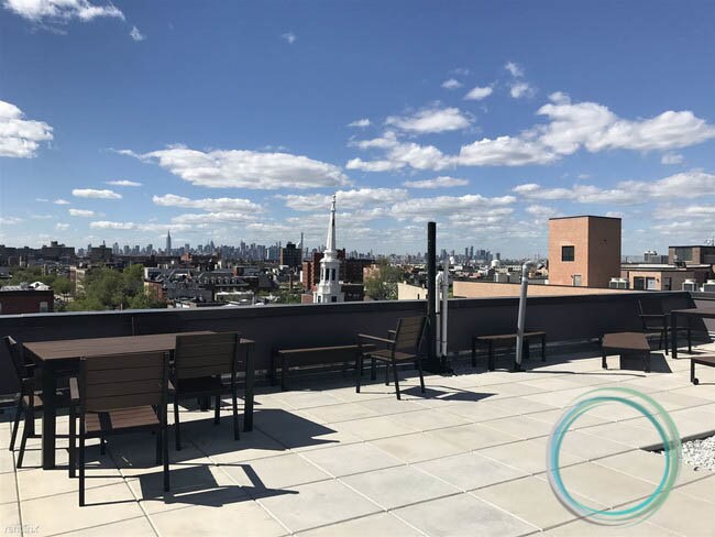 Foto del edificio - 894 Bushwick Ave