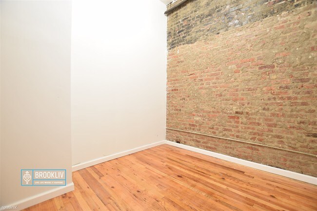 Building Photo - 1131 Myrtle Ave