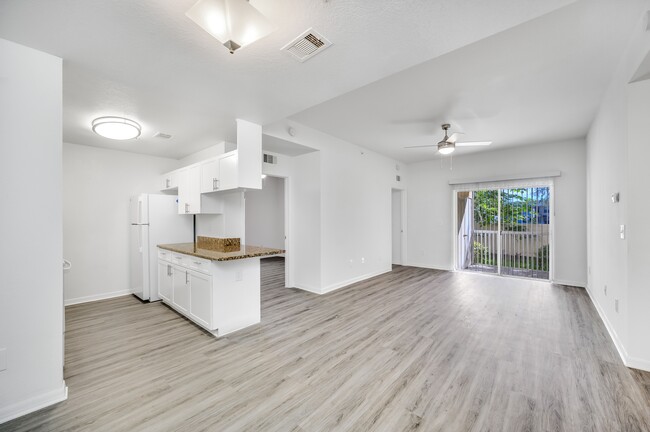 3 hab / 2 baños - Uptown Palms Apartments