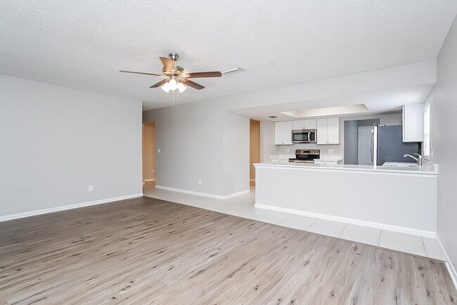 Foto del edificio - 16418 Bonneville Dr
