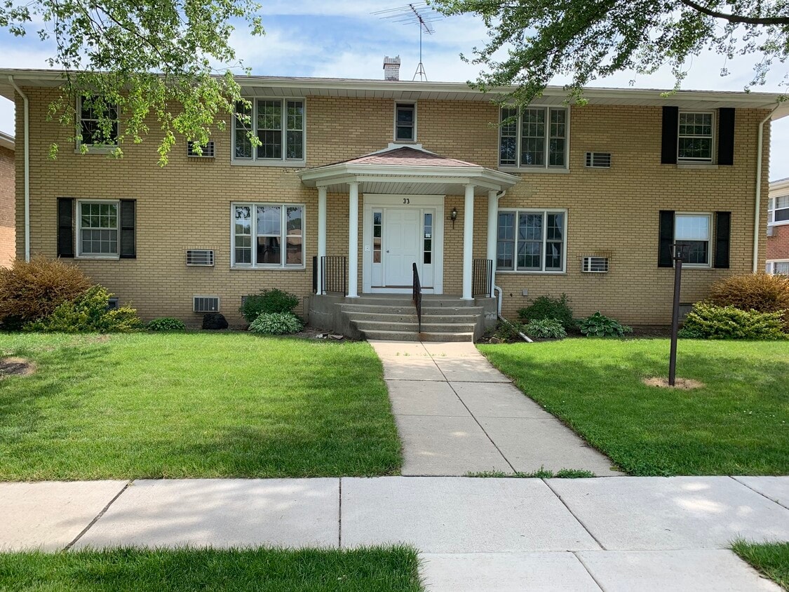 33 N Jane Dr Unit 2, Elgin, IL 60123 Apartment for Rent in Elgin, IL