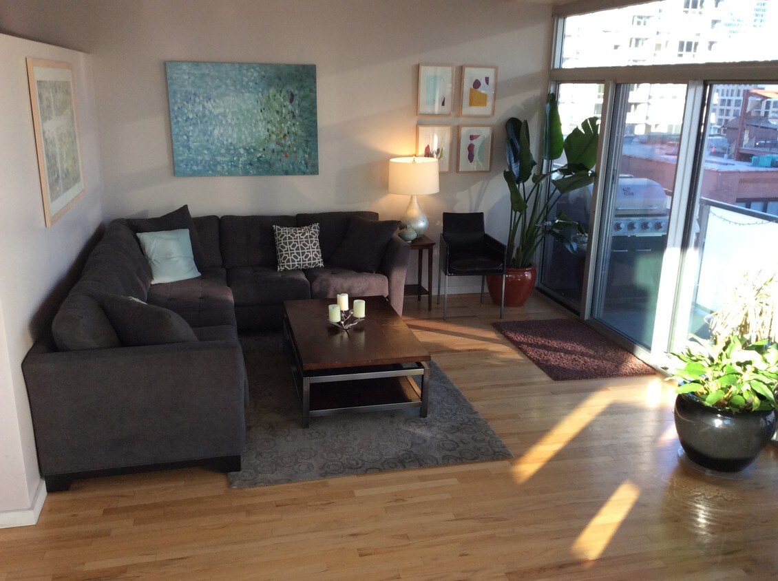 Foto principal - 630 N Franklin St