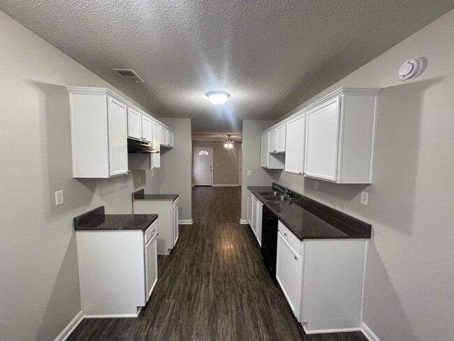Building Photo - 10179 Sterling Ridge Dr
