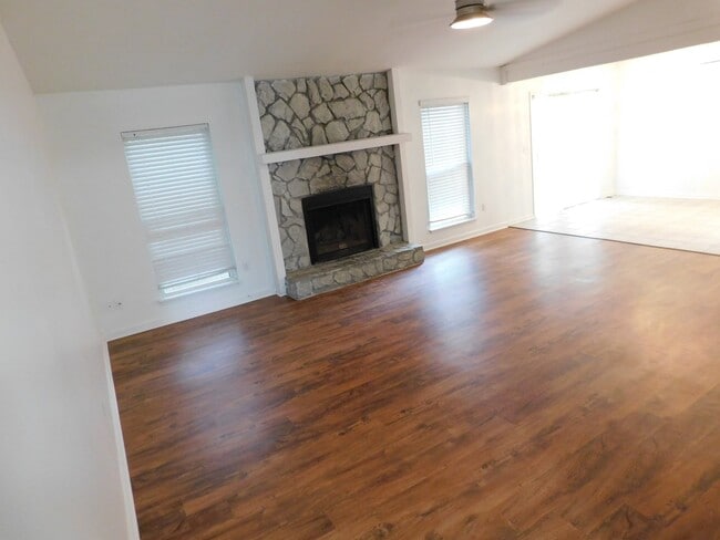 Foto del edificio - 3bd 2ba home in Mt. Pleasant