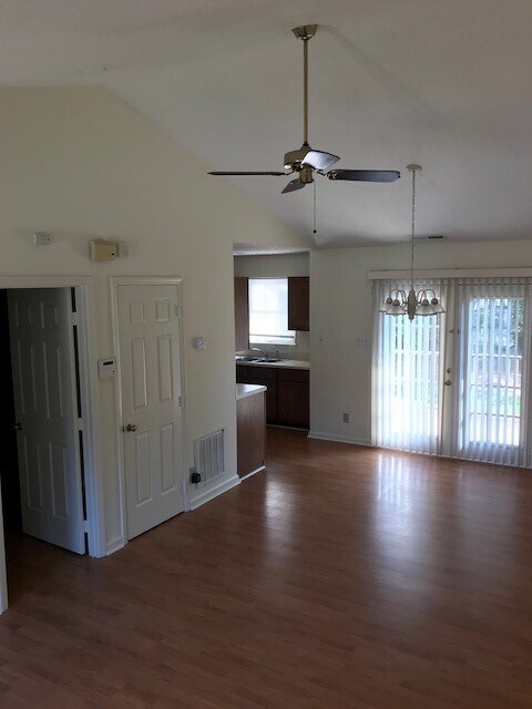 Foto del edificio - 1 Bed / 1 Bath North Durham Townhome!
