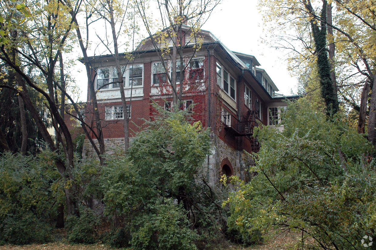 Building Photo - 1110 Fairview Ave