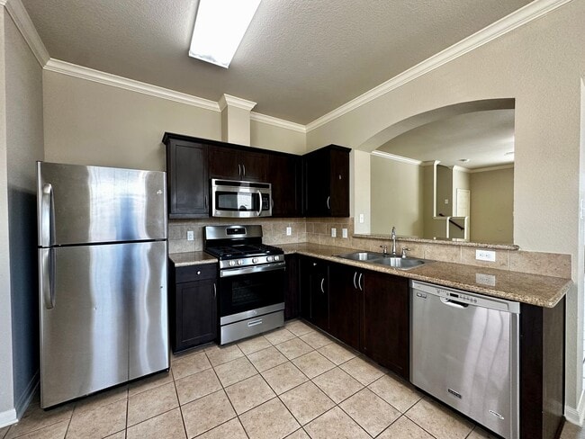Foto del edificio - 4 Bd / 4.5 Ba Townhouse Minutes from Baylo...