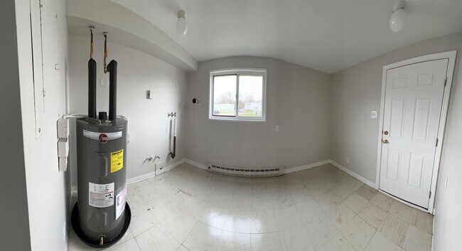 Building Photo - 4 Birchwood Dr