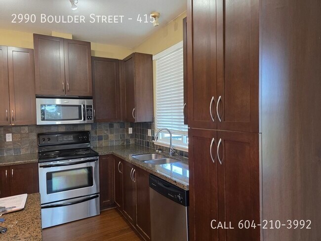Building Photo - Top Floor Corner Unit