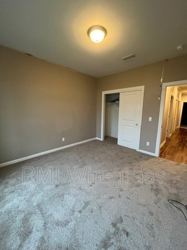Building Photo - 298 Firefly Ct