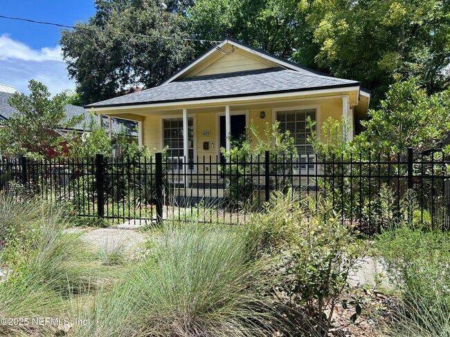 Foto del edificio - 426 Walnut Ct