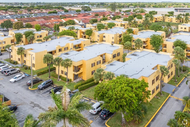 Building Photo - Soleil Lake