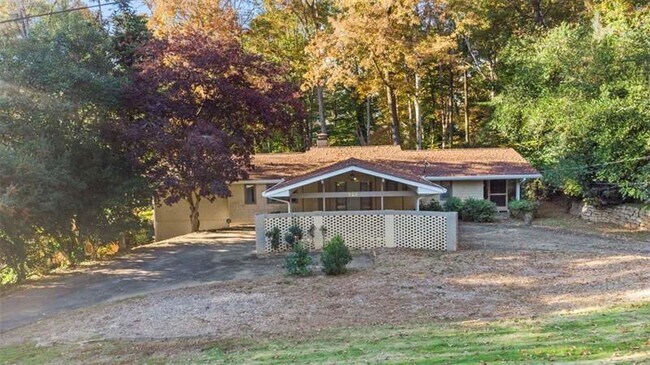 Building Photo - 924 Castle Falls Dr NE