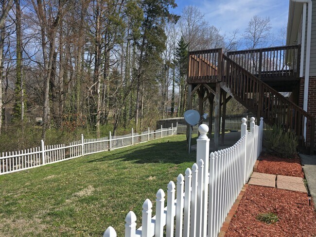 Building Photo - 2837 Bridgeport Dr