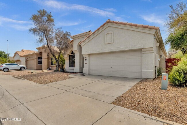 Building Photo - 3261 W Ross Dr